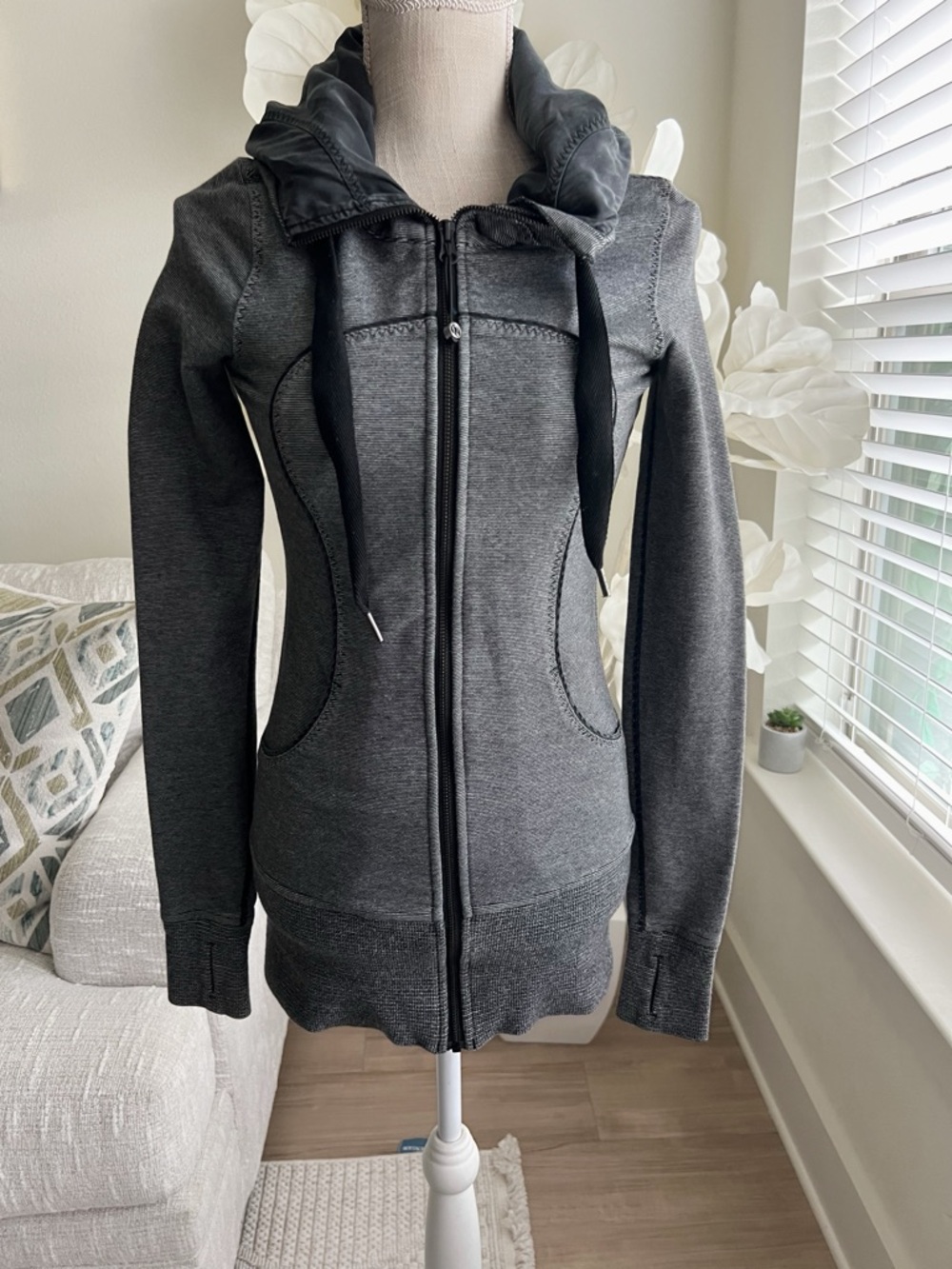 Lululemon Live Simply Hooded Zip-Up Jacket with Drawstring In Dark Grey Size 4